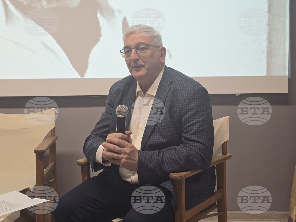 Кирил Кадийски пише така, сякаш вече е станал класик, каза проф. Александър Кьосев на вечер, посветена на покойния поет