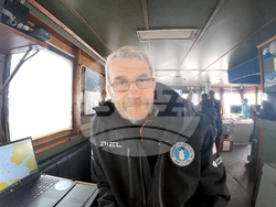 Антарктида - 34-та българска антарктическа експедиция - научноизследователски кораб „Св. св. Кирил и Методий“ - изследване на морските течения - Емил Станев - Мишел Албинос