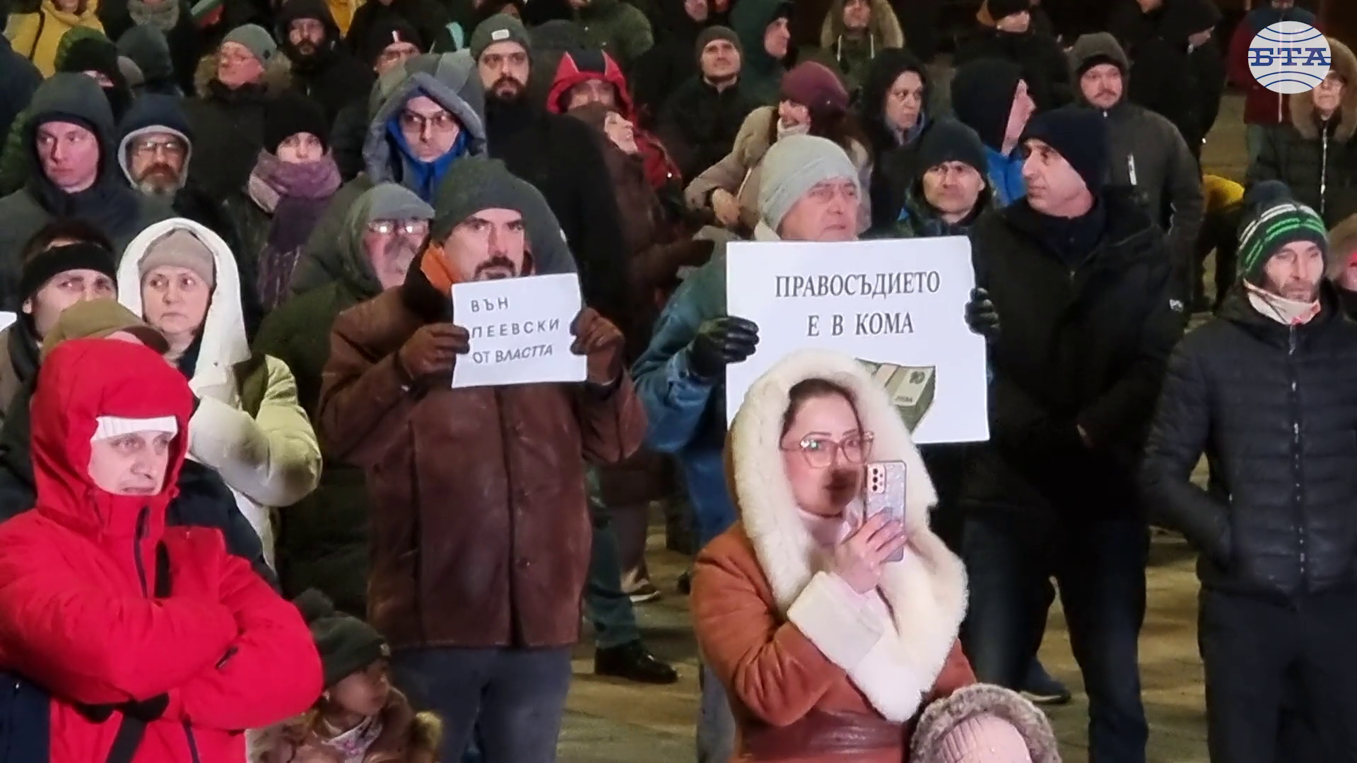 Русенци излязоха на протест срещу решение на Общинския съвет за закупуването на паркинг за тирове с държавни средства