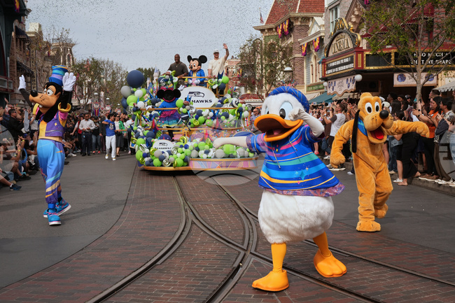 APTOPIX Super Bowl Disneyland