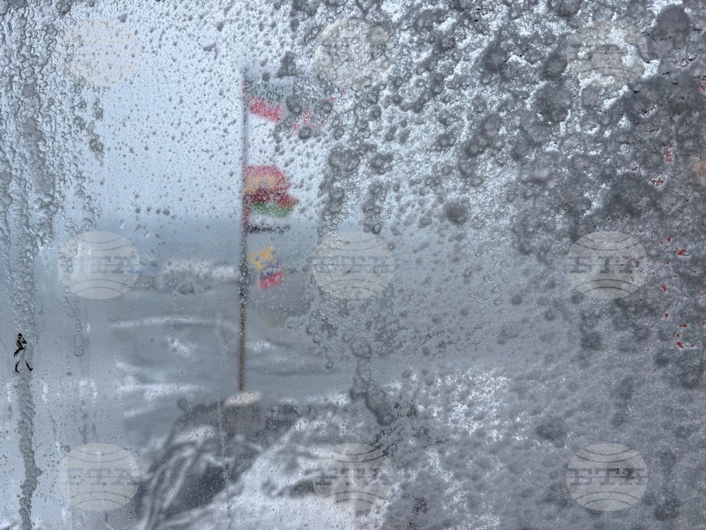 34-тата българска антарктическа експедиция е ударена от най-силната буря от началото си