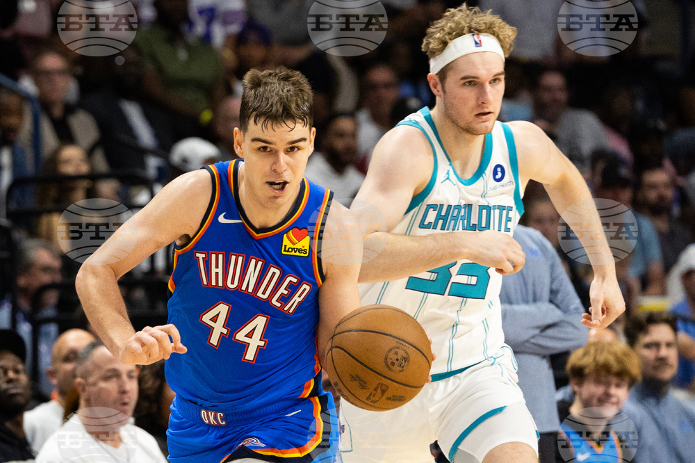 Basketball Thunder-Topic Debut