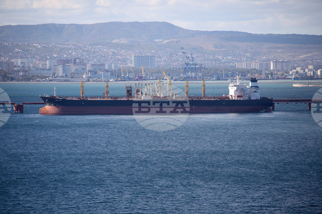 В Новоросийск разгърнаха временен приютен център след падането на отломки от украински дрон върху жилищен блок 