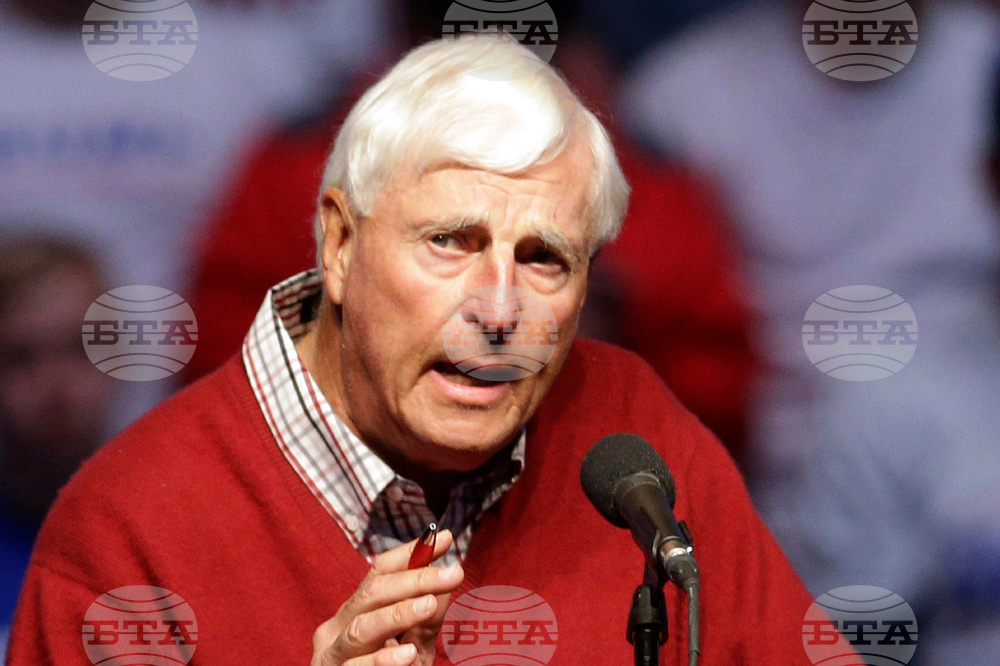 Indiana Knight Statue Basketball