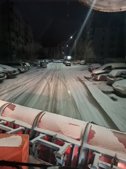 Снегорини започнаха да обработват улиците в Шумен в 3:00 часа, съобщиха от пресцентъра на Общината