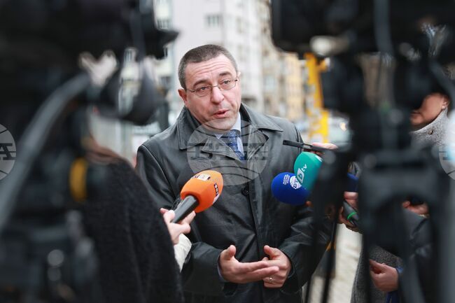 В парка на Военната академия ще бъдат премахнати 15 дървета заради разширението на метрото, съобщи директорът на „Метрополитен" Николай Найденов 