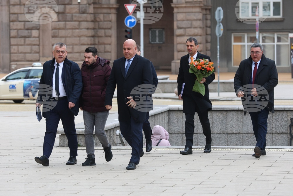 „Алианс за права и свободи“ - президент - консултации - пристигане