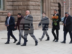 „Алианс за права и свободи“ - президент - консултации - пристигане