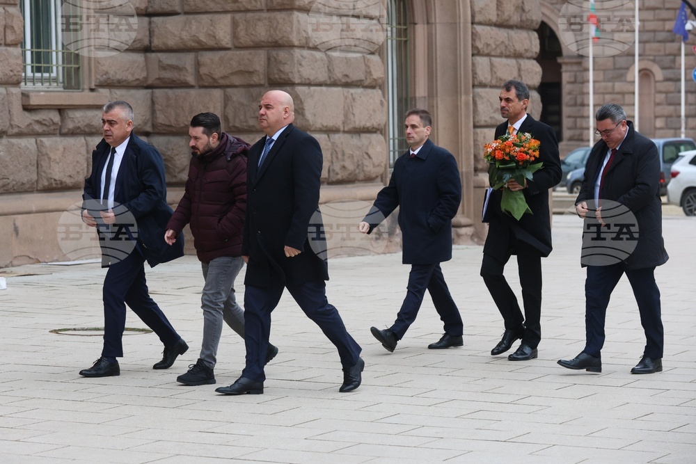 „Алианс за права и свободи“ - президент - консултации - пристигане