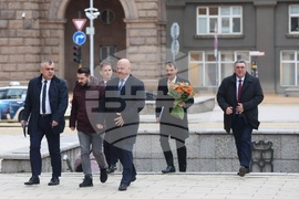 „Алианс за права и свободи“ - президент - консултации - пристигане