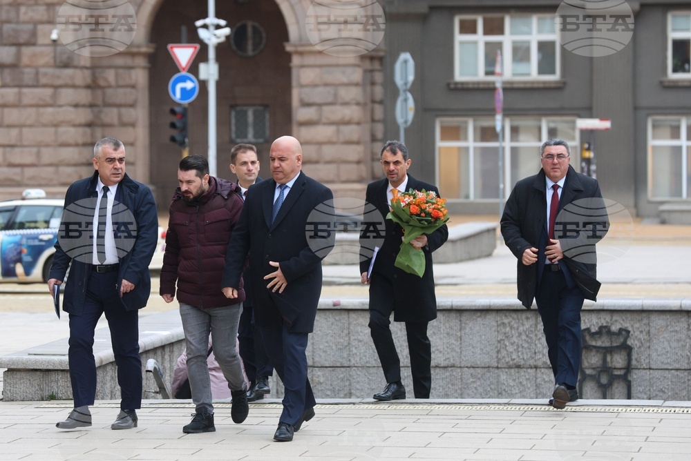 „Алианс за права и свободи“ - президент - консултации - пристигане