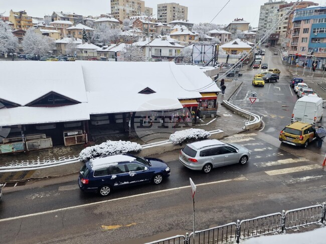 Най-високата снежна покривка, отчетена в региона на Хасково тази нощ, е 12 см, пътищата са проходими