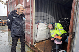 Антарктида - 34-та българска антарктическа експедиция - научноизследователски кораб „Св. св. Кирил и Методий“ - изследване на морските течения - Емил Станев - Мишел Албинос