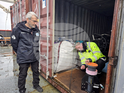 Антарктида - 34-та българска антарктическа експедиция - научноизследователски кораб „Св. св. Кирил и Методий“ - изследване на морските течения - Емил Станев - Мишел Албинос