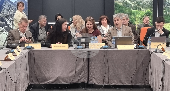 Как образованието да е едновременно полезно и интересно, обсъдиха политици и експерти на дискусия, организирана от „Продължаваме промяната"