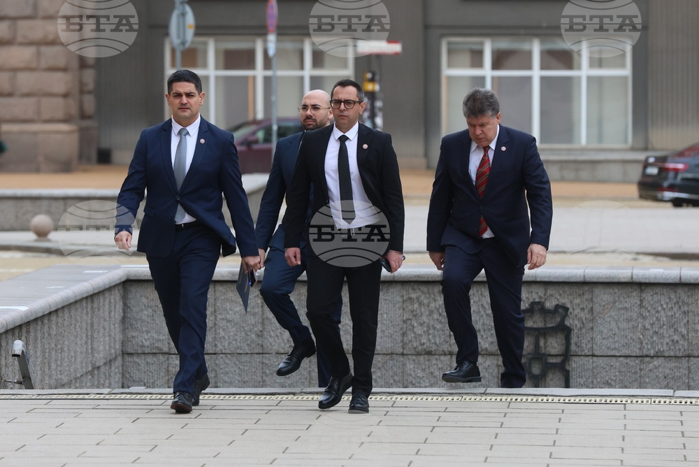 От МЕЧ пристигнаха на „Дондуков“ 2 за консултации с президента Илияна Йотова в рамките на процедурата по назначаване на служебен премиер