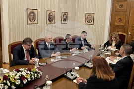 Президентство - "Морал, единство, чест" - консултации