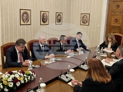 Президентство - "Морал, единство, чест" - консултации