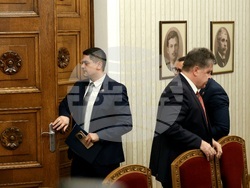 Президентство - "Морал, единство, чест" - консултации