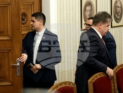 Президентство - "Морал, единство, чест" - консултации