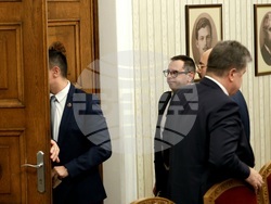 Президентство - "Морал, единство, чест" - консултации