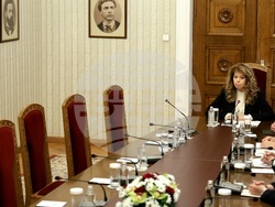 Президентство - "Морал, единство, чест" - консултации