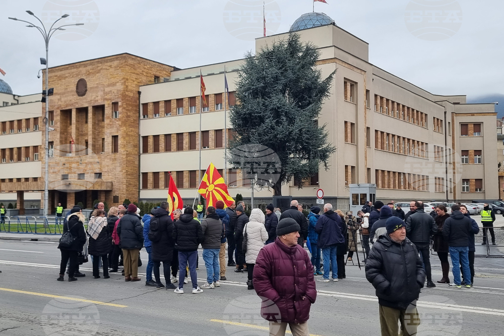 Trade Unions Block Parliament's Building in Skopje, Demanding Wage Increases