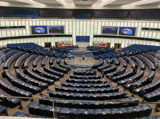 Европейският парламент одобри заем от 90 млрд. евро за Украйна