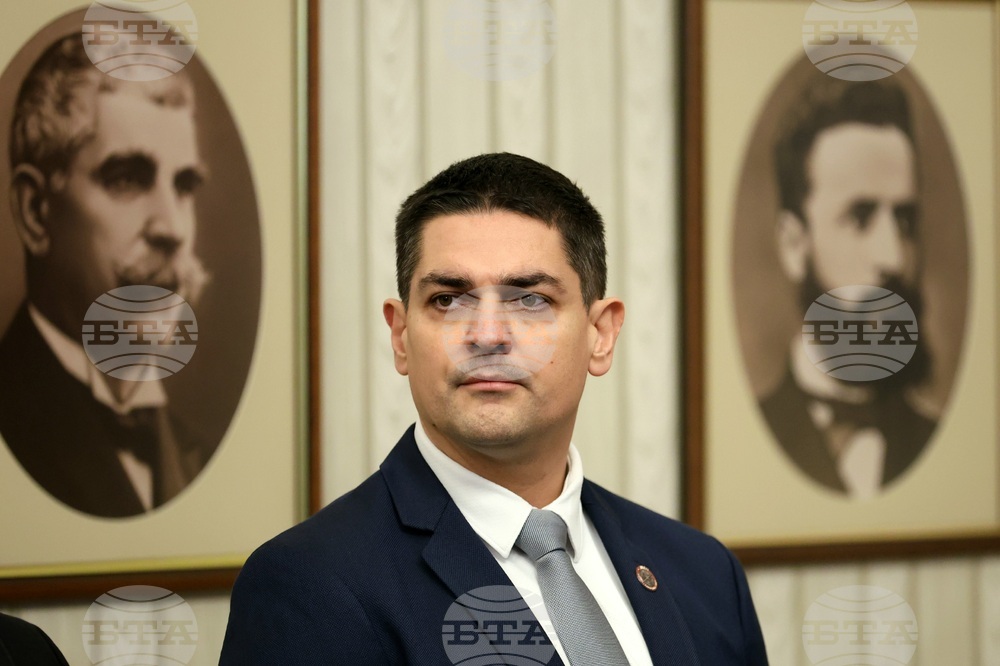 Президентство - "Морал, единство, чест" - консултации