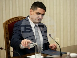 Президентство - "Морал, единство, чест" - консултации