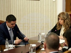 Президентство - "Морал, единство, чест" - консултации