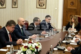 Президентство - "Морал, единство, чест" - консултации