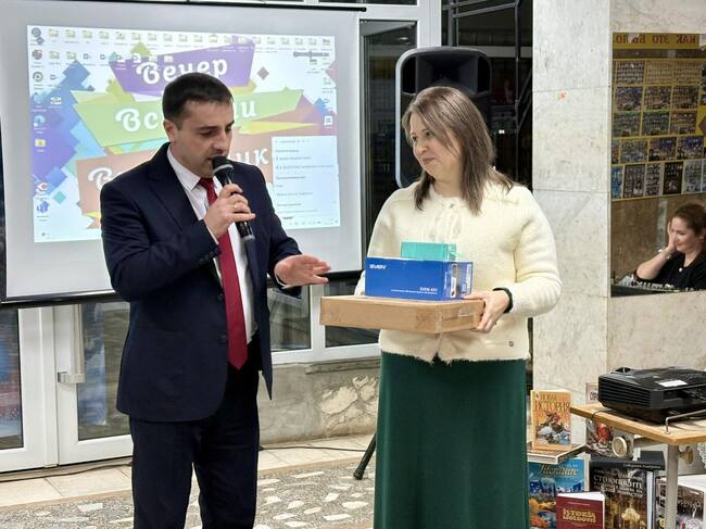 МОЛДПРЕС: Над сто бивши възпитаници на лицей „Иван Вазов“ в Тараклия взеха участие в традиционна среща на випускниците