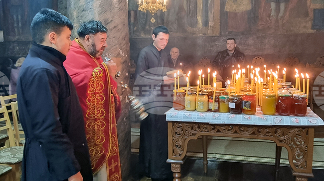 Отец Димитър Михайлов от Смолян отбелязва днес 20 години духовна служба