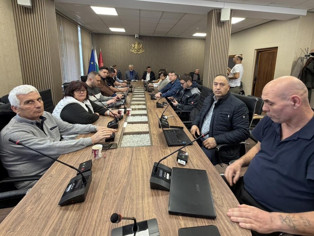 Общинският съвет във Ветово гласува единодушно против изграждането на център за бежанци в Сеново