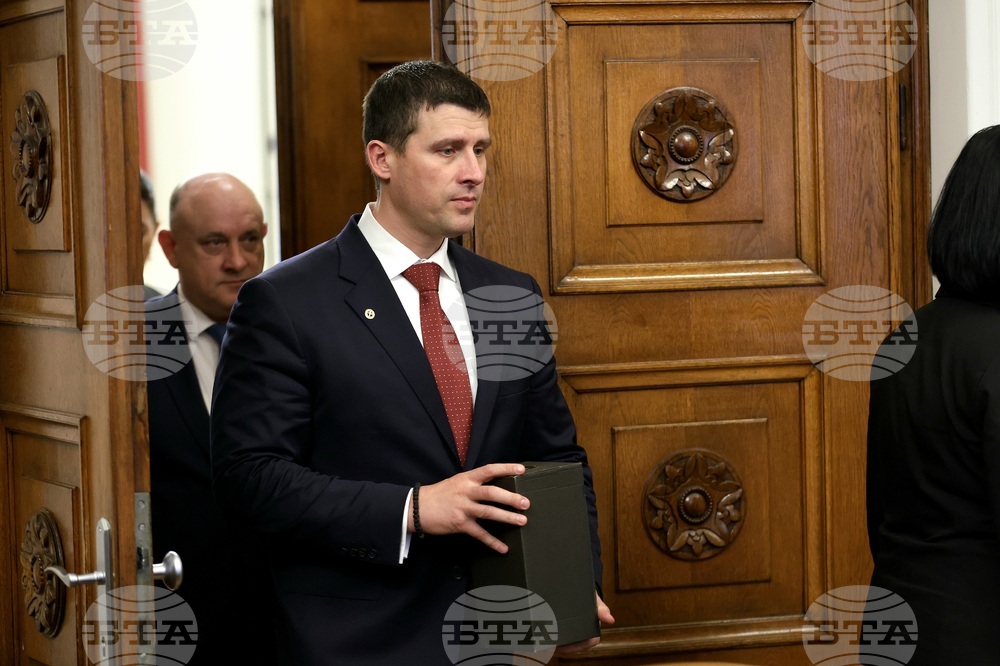 Президентство - „Величие“ - консултации