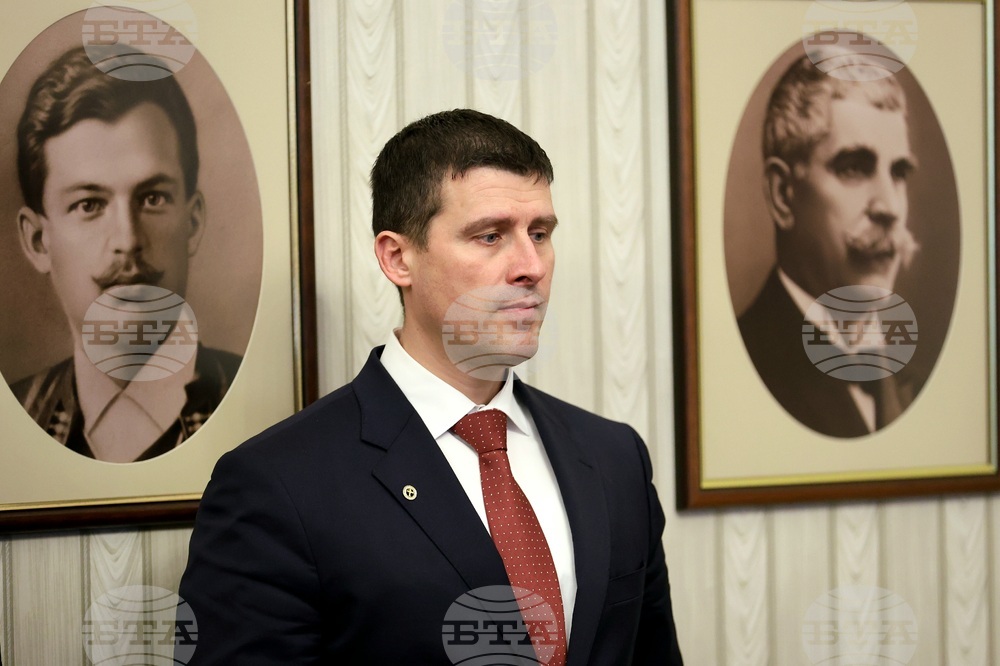 Президентство - „Величие“ - консултации