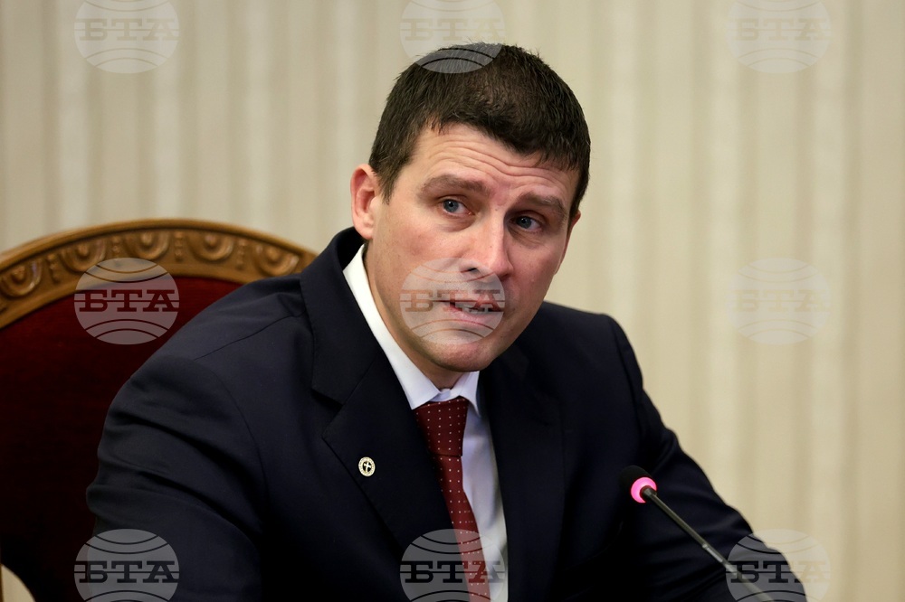 Президентство - „Величие“ - консултации