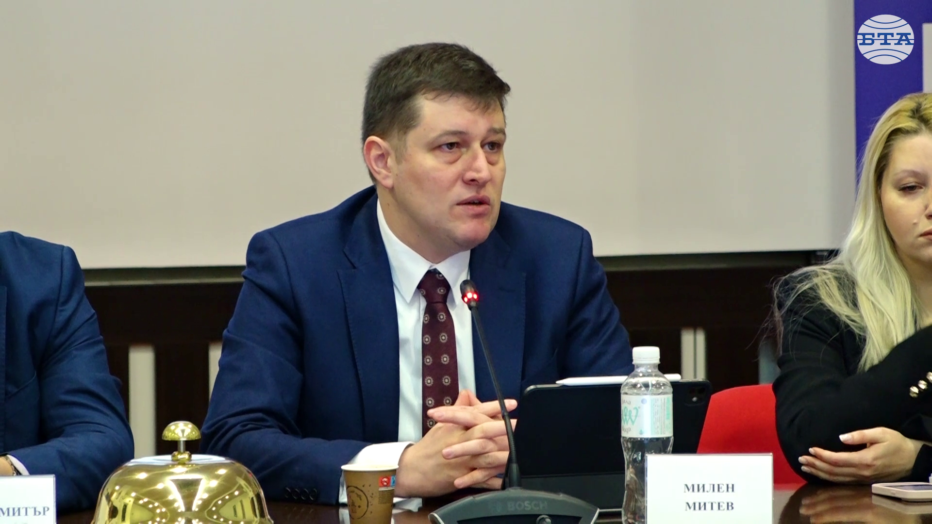 Отговорното поведение към изкуствения интелект е да го въвеждаме внимателно, каза генералният директор на БНР Милен Митев на форум в УНСС