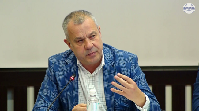 Изкуственият интелект няма да замени хората, но тези, които го използват, ще заменят другите, които не го използват, каза Емил Кошлуков