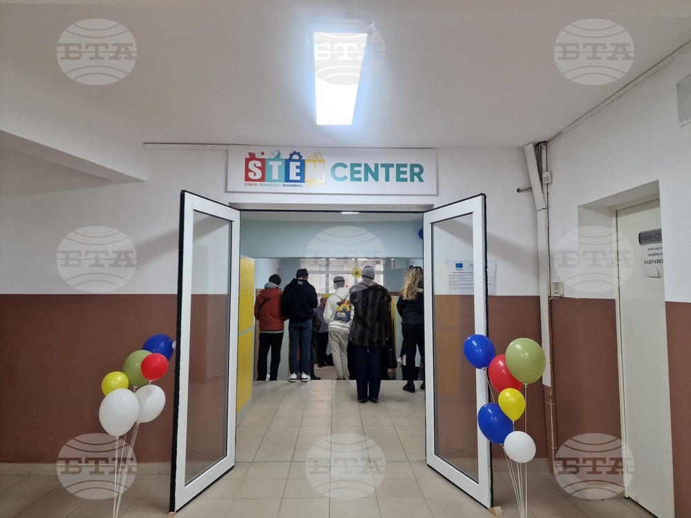 В Професионалната гимназия по механоелектротехника в Пазарджик се откри STEM център