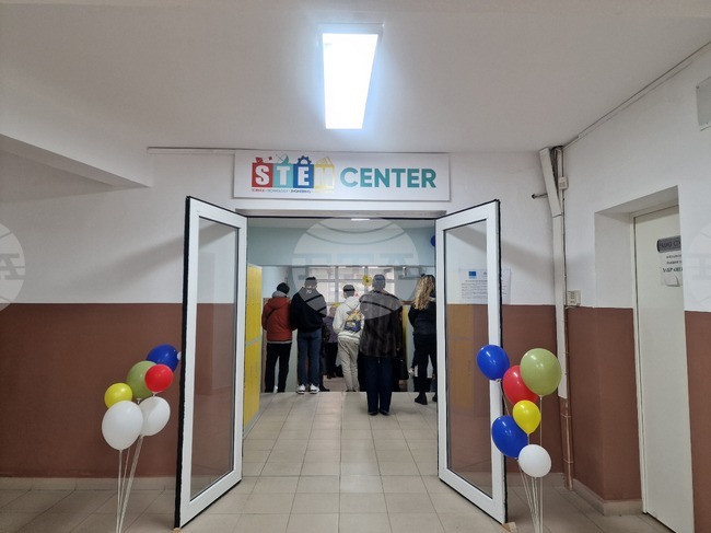 В Професионалната гимназия по механоелектротехника в Пазарджик се откри STEM център