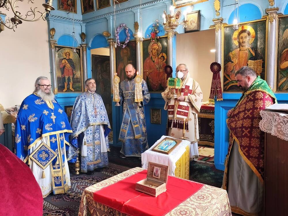 С литургия и освещаване на пчелен мед беше отбелязан храмовият празник в тураканското село Варненци