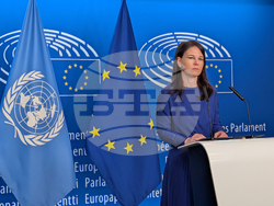 Франция - Аналена Бербок - пресконференция