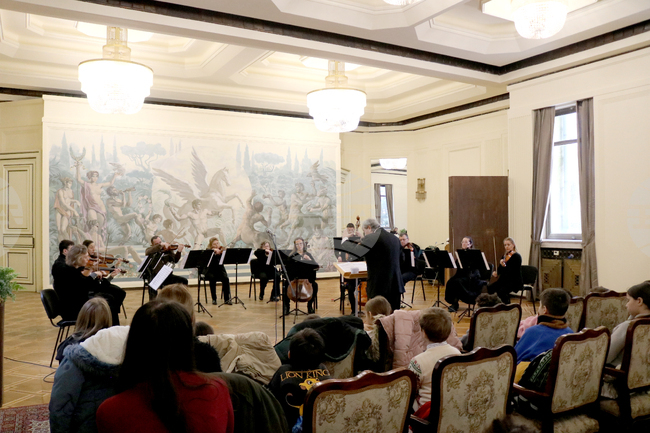 Първите си за годината образователни концерти за ученици направи Българският камерен оркестър – Добрич