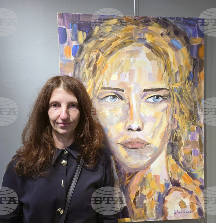 Bulgarian Artist Vesela Velichkova Presents Exhibition in Ankara