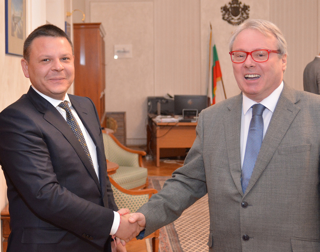 Министерство на транспорта и съобщенията: Инвестициите на летище София ще бъдат ускорени