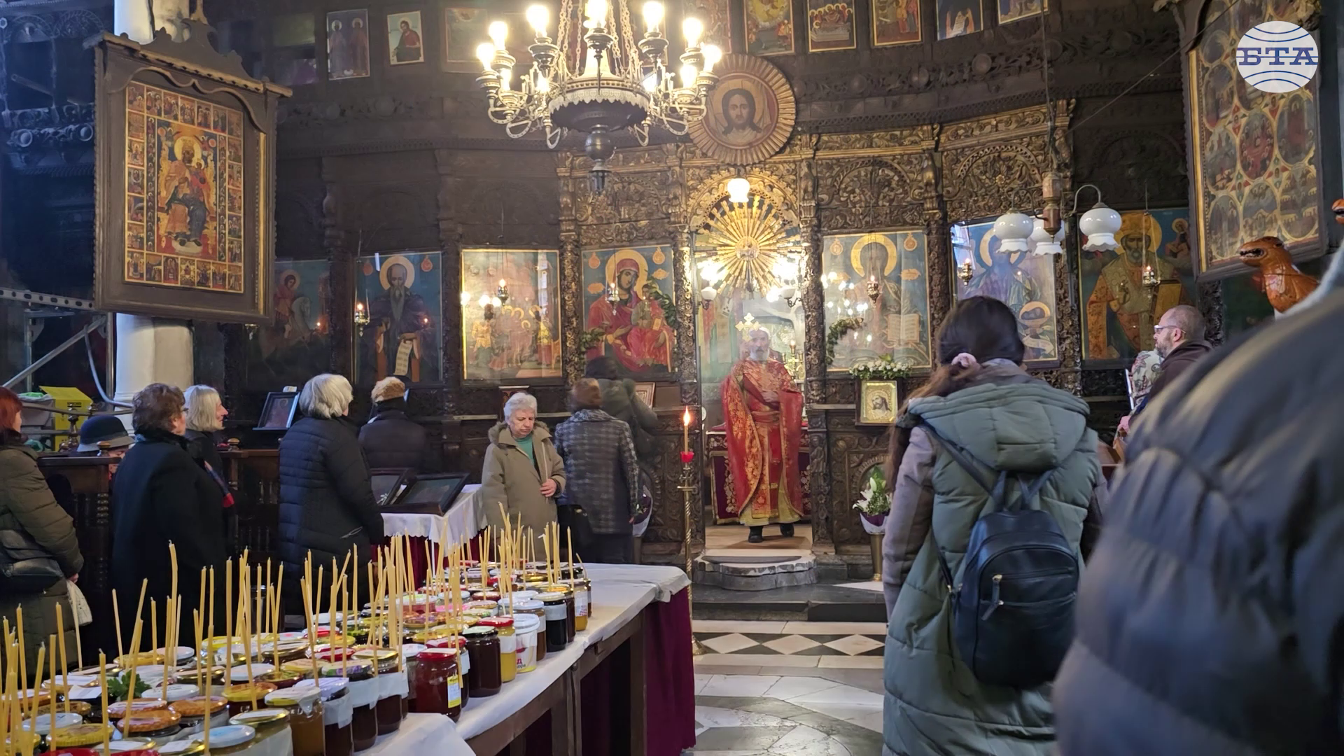 „Огнен кръст“ съпътства и тази година освещаването на меда в благоевградския храм „Въведение Богородично“
