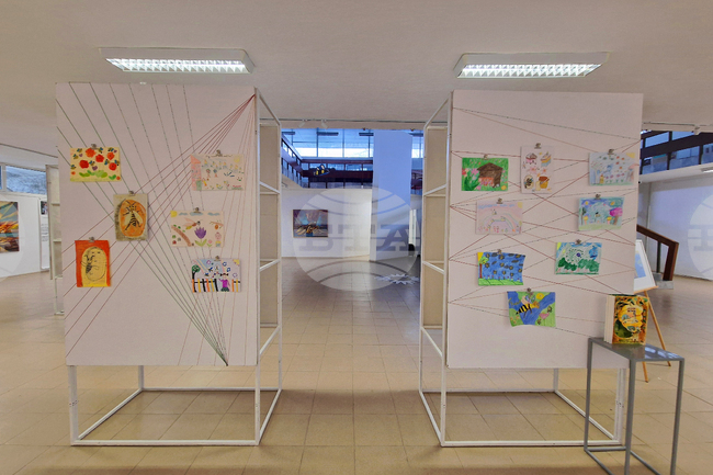 Село Орешак - изложба „Пчелите - моите приятели“