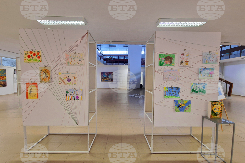 Село Орешак - изложба „Пчелите - моите приятели“